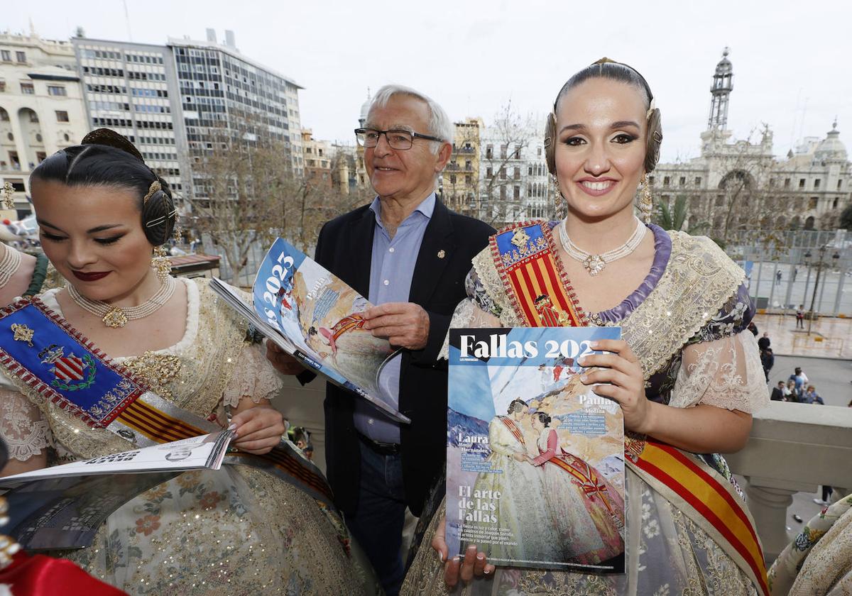 La Revista de Fallas de LAS PROVINCIAS se presenta en el balcón