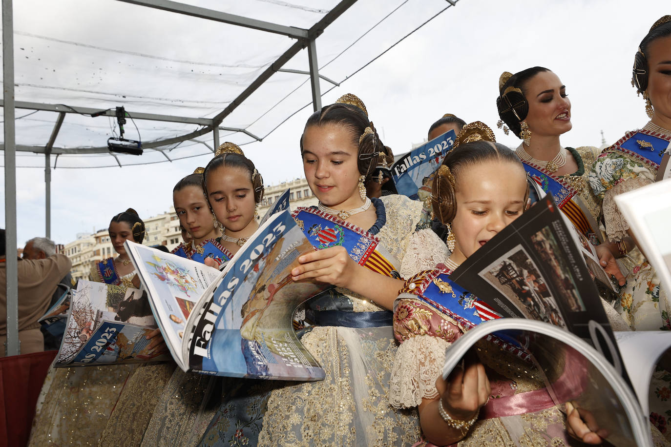 La Revista de Fallas de LAS PROVINCIAS se presenta en el balcón