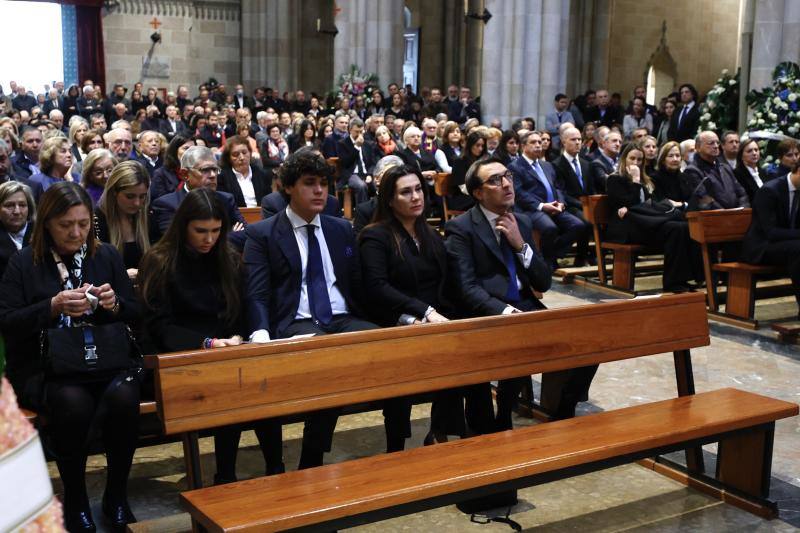 Multitudinaria despedida a Pedro Catalán