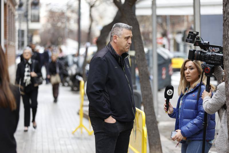 Multitudinaria despedida a Pedro Catalán