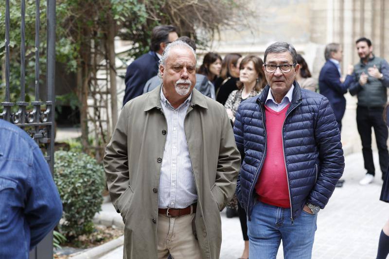 Multitudinaria despedida a Pedro Catalán