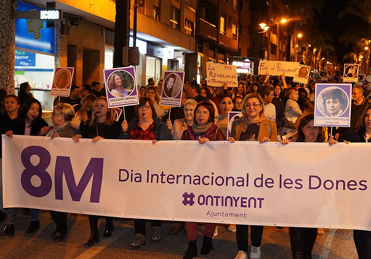 Ontinyent celebró su primera manifestación del 8M.