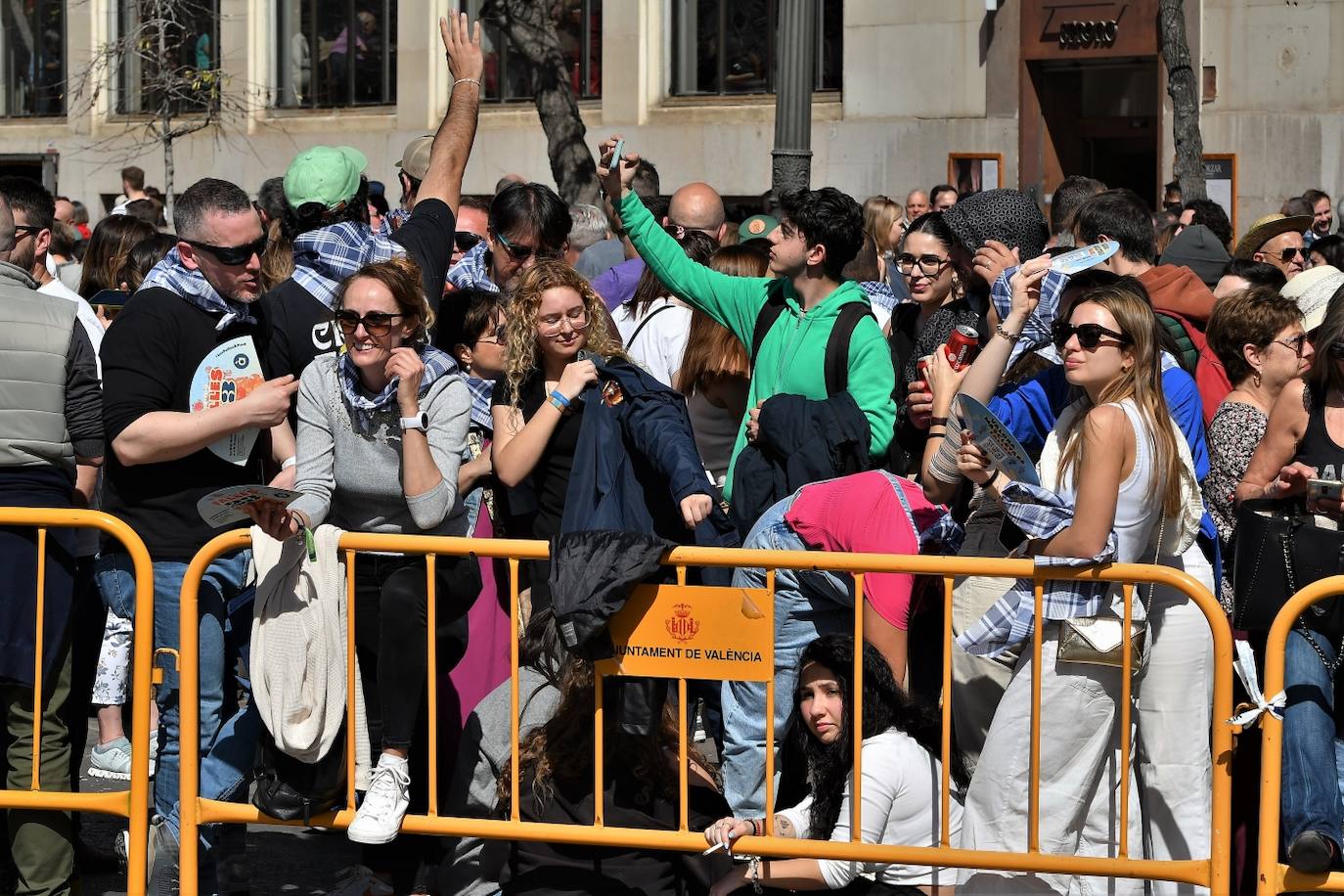 Búscate en la mascletà del viernes 10 de marzo