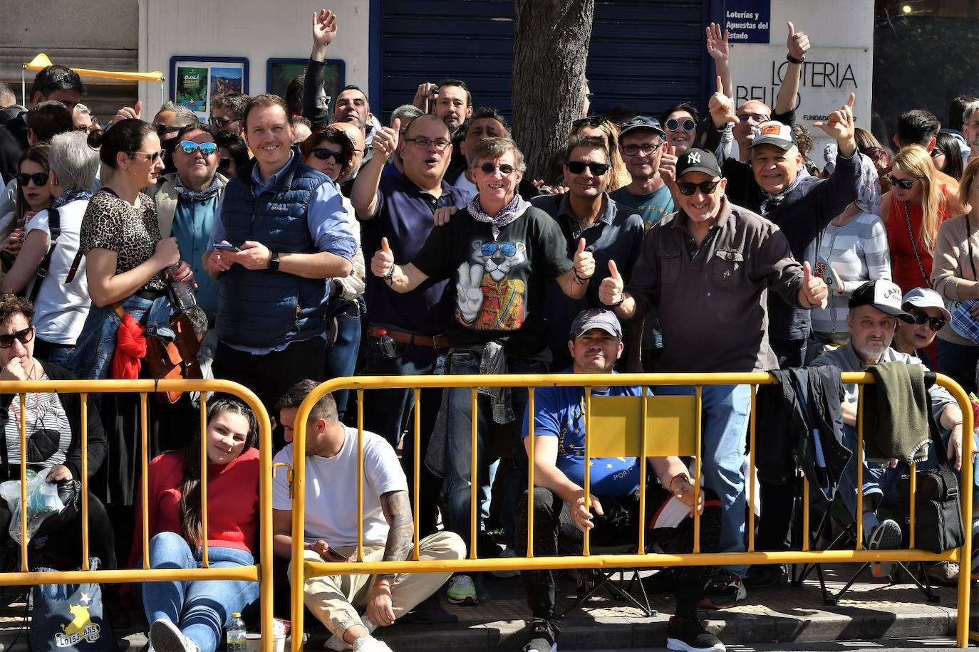 Búscate en la mascletà del viernes 10 de marzo