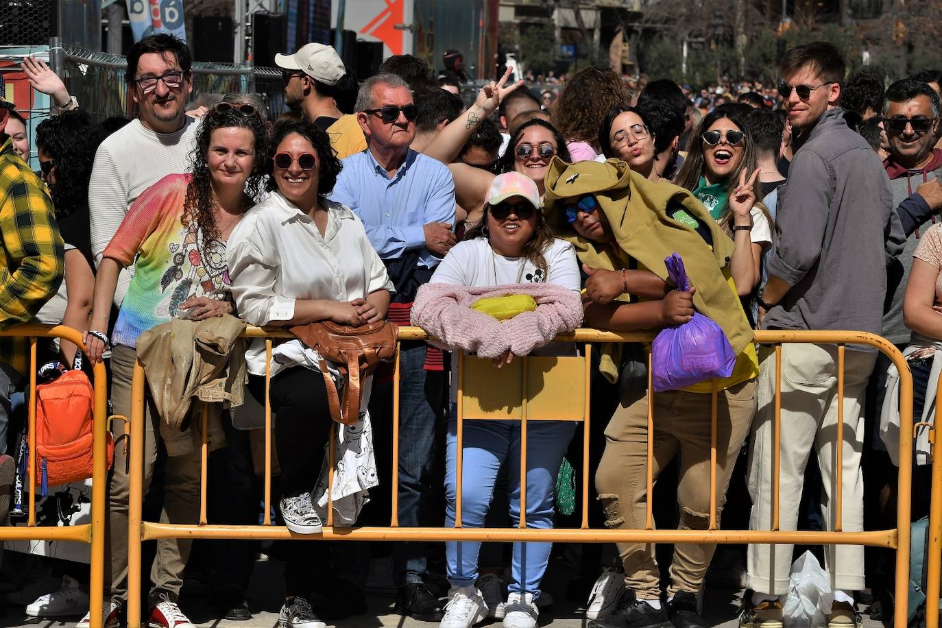 Búscate en la mascletà del viernes 10 de marzo