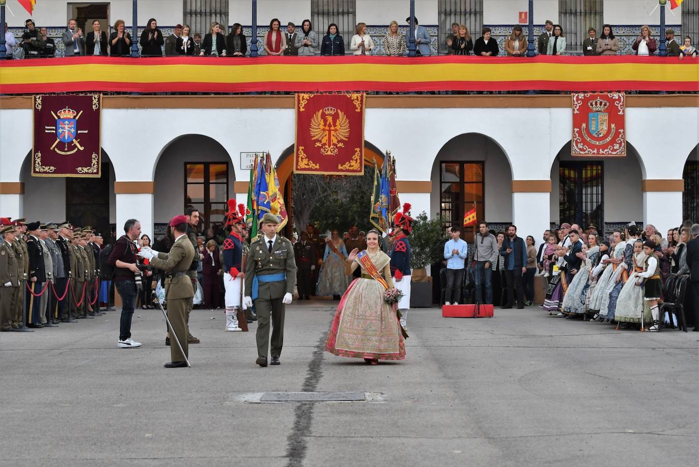 Homenaje de las Fuerzas Armadas a las falleras mayores de Valencia 2023