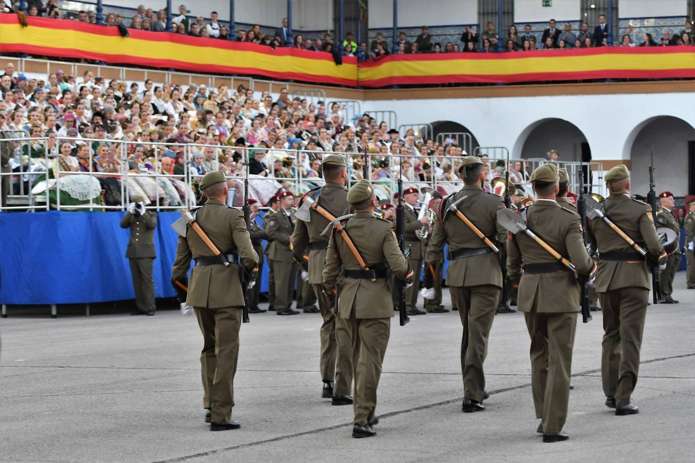 Homenaje de las Fuerzas Armadas a las falleras mayores de Valencia 2023