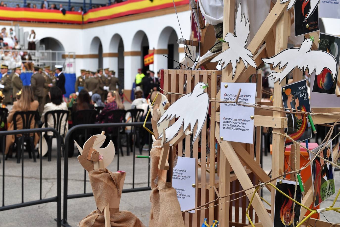 Homenaje de las Fuerzas Armadas a las falleras mayores de Valencia 2023