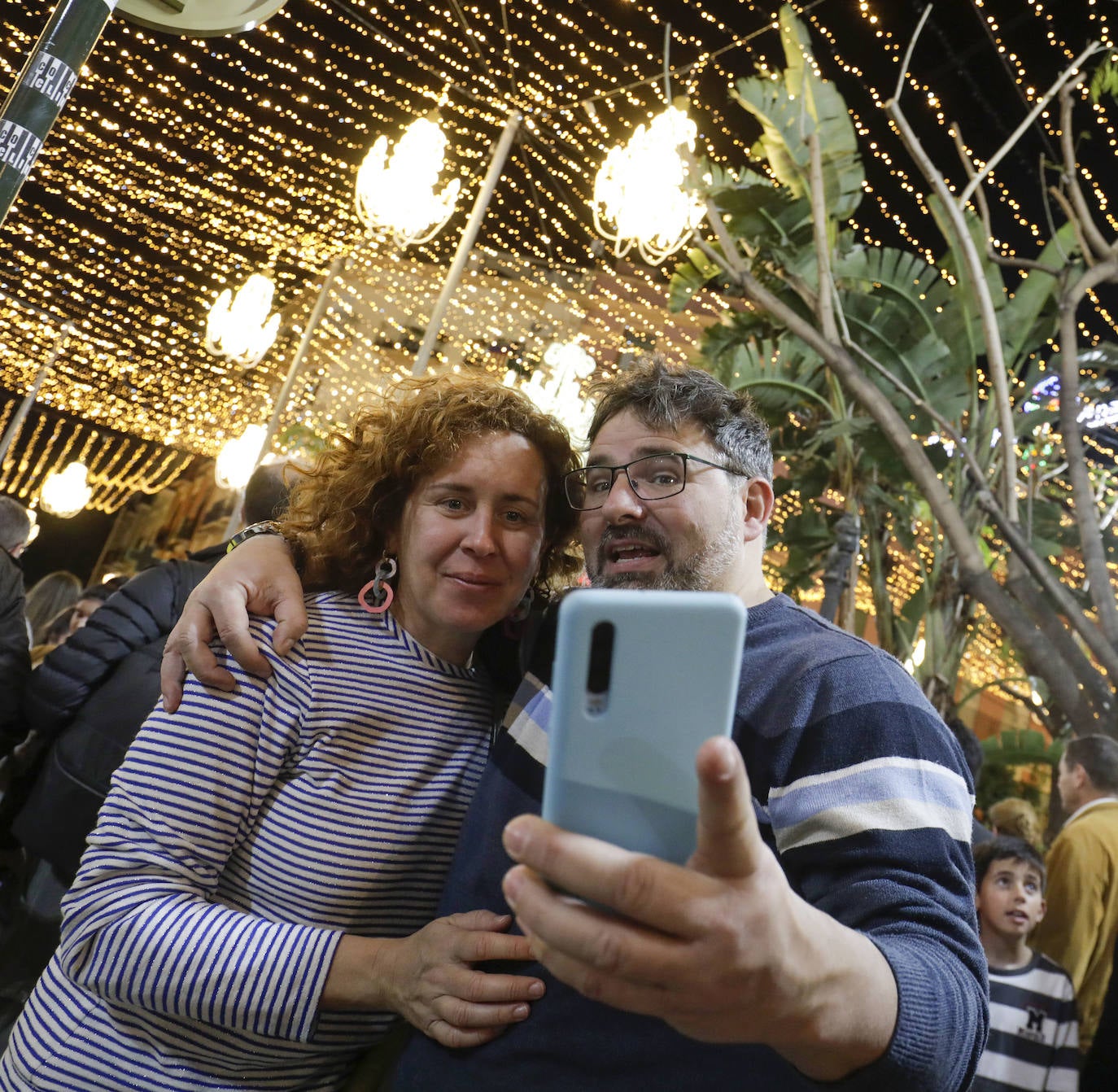 Valencia enciende sus calles iluminadas