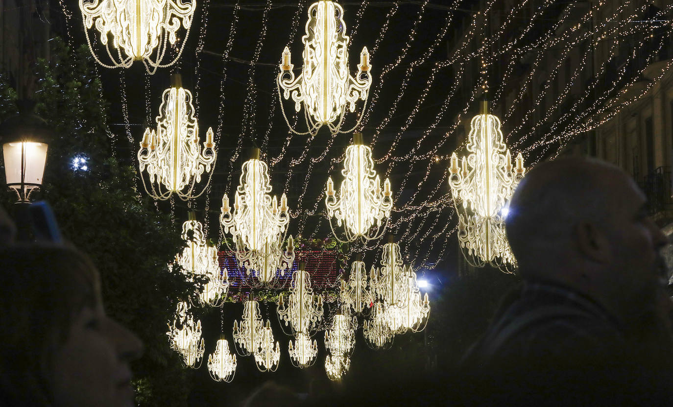 Valencia enciende sus calles iluminadas