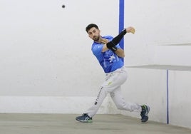 Marc la juega desde el dau durante la partida de este viernes.