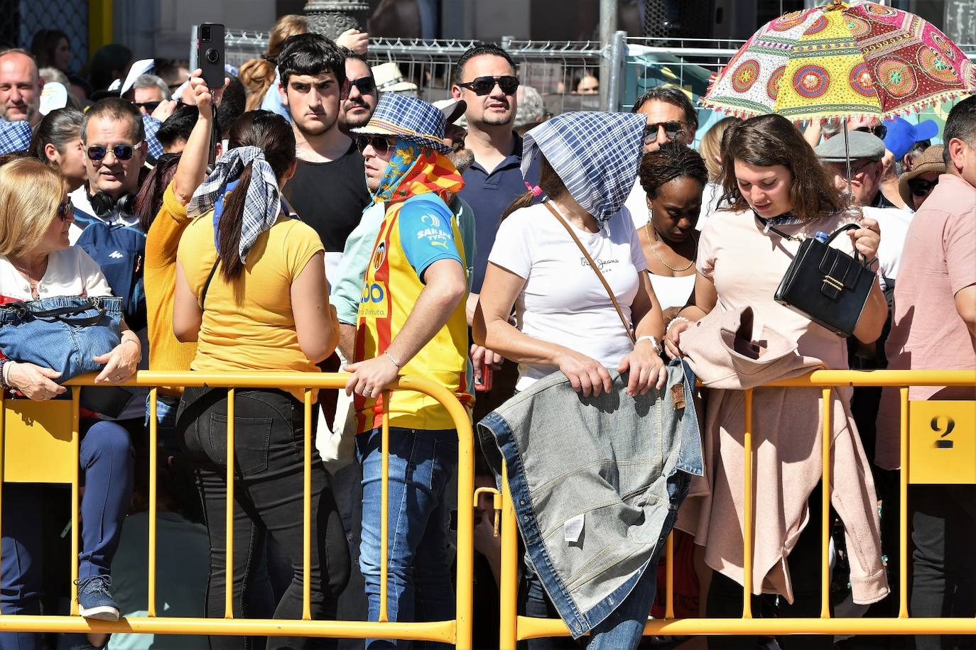 Búscate en la mascletà del domingo 12 de marzo