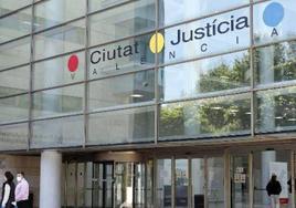 La entrada principal de la Ciudad de la Justicia.