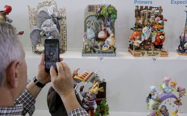 Imagen principal - Un visitante retratando la escena bucólica de La Albufera de Almirante Cadarso; imagen de la Virgen de Plaza de la Reina y propuesta de Duque de Gaeta. 