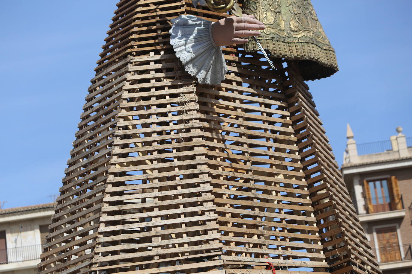 Desperfectos en la estructura para la Ofrenda a la Virgen de los Desamparados