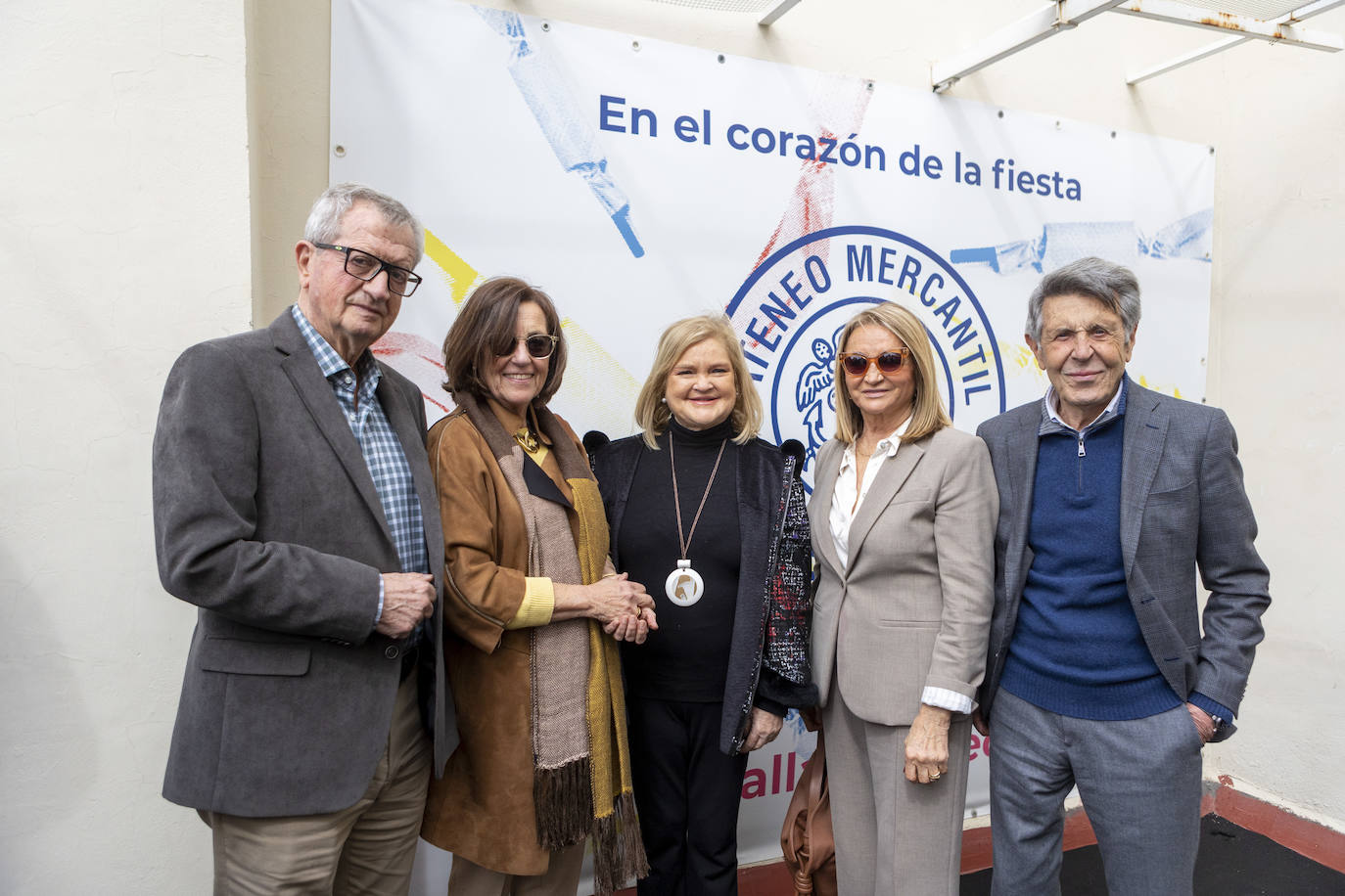 Manuel Colonques y Delfina Sanz, Jorge García y su mujer, junto a Carmen de Rosa.