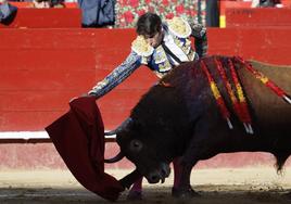 El diestro Cayetano durante la corrida de toros de la Feria de Fallas de Valencia, el pasado domingo.