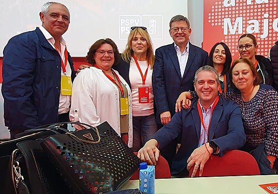 Representantes del PSPV de la  Vall d'Albaida con Ximo Puig.