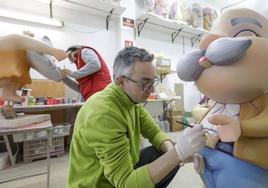 Angel Navarro, artista fallero de fallas infantiles.