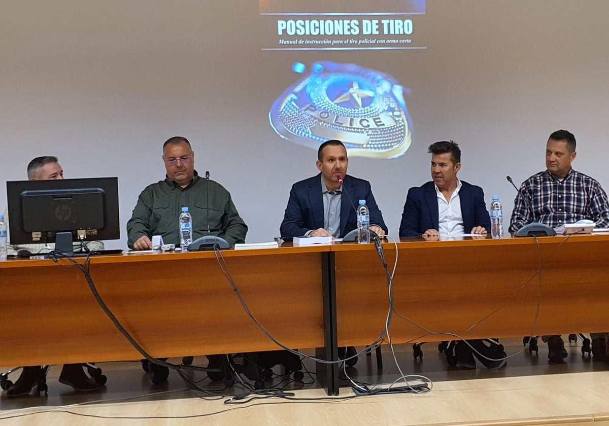 Un momento del acto de presentación del libro.