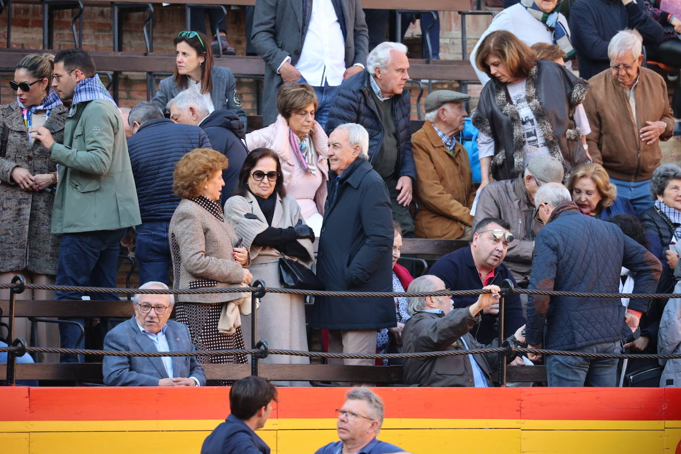 Estos son los rostros conocidos en los toros Colorín de Fallas