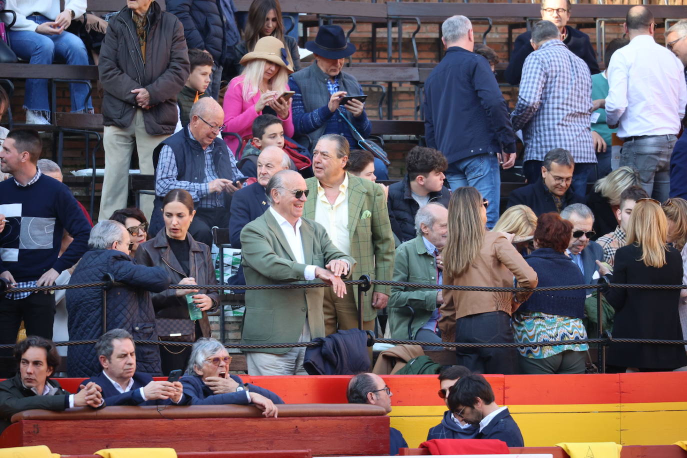 Estos son los rostros conocidos en los toros Colorín de Fallas