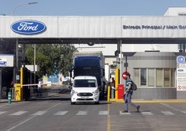 Acceso a la factoría de Ford en Almussafes.