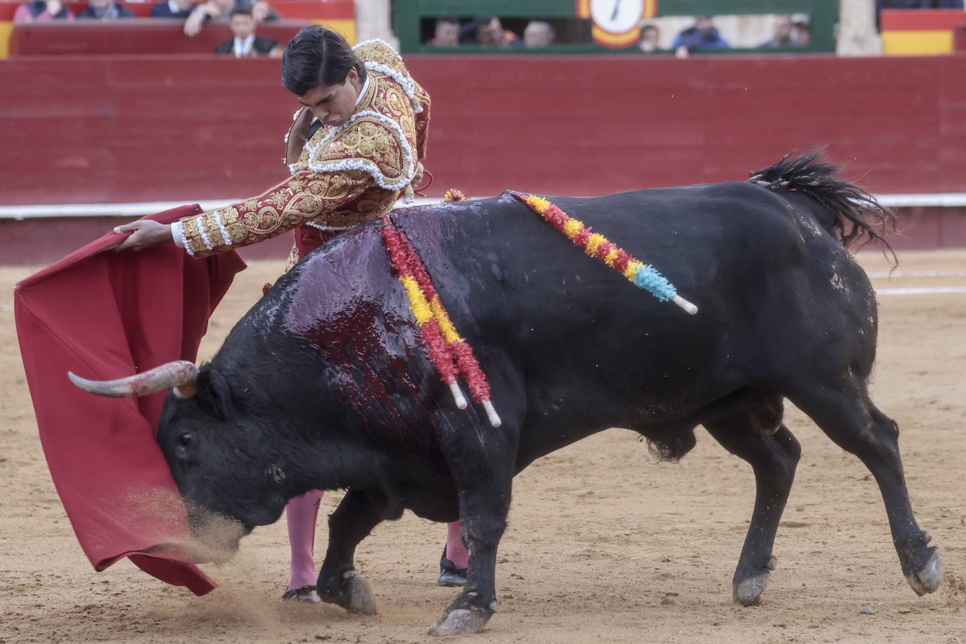 Así fue la corrida de toros de la Feria de Fallas 2023 del 15 de marzo: Paco Ureña, Ángel Téllez y Francisco de Manuel