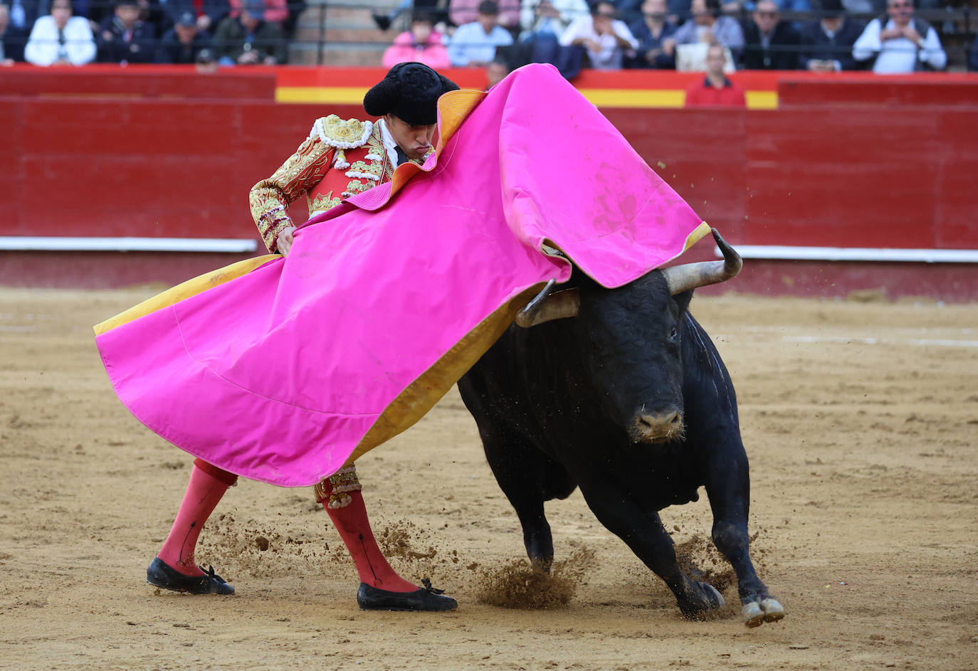 Así fue la corrida de toros de la Feria de Fallas 2023 del 15 de marzo: Paco Ureña, Ángel Téllez y Francisco de Manuel