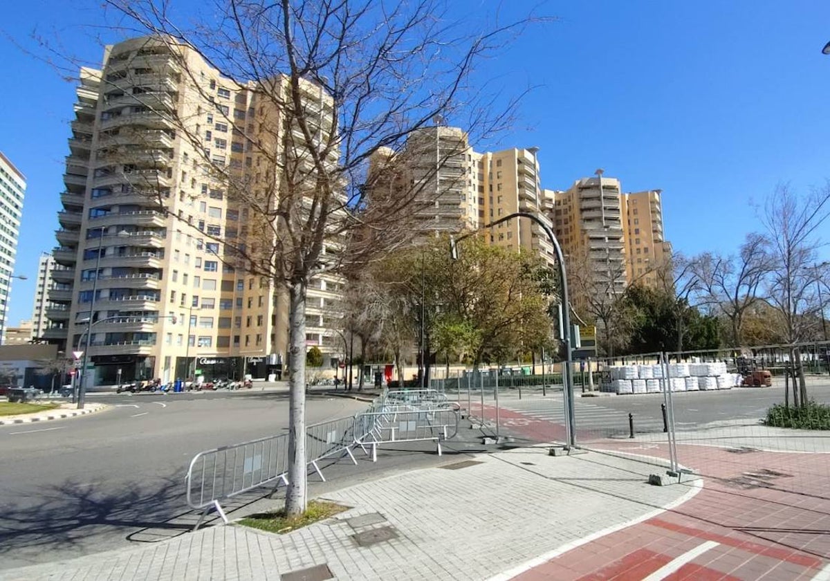 Vallas instaladas en la zona de Alameda y avenida de Francia.