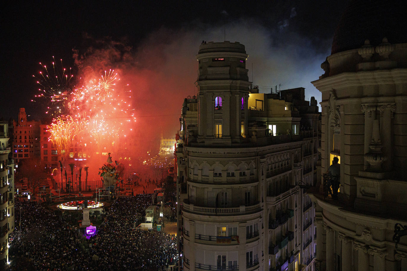 Una Valencia a rebosar vive las Fallas 2023