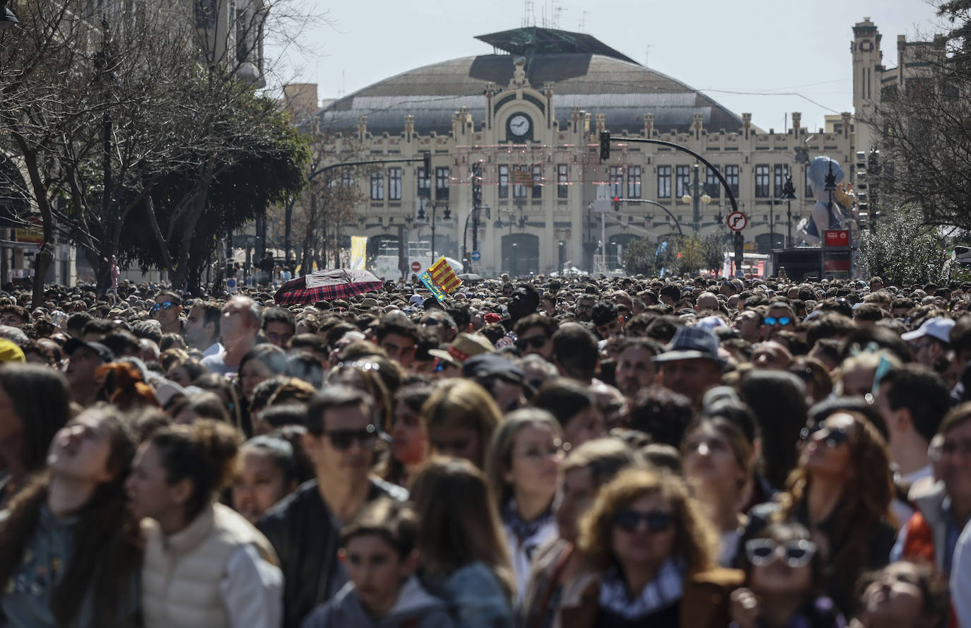 Una Valencia a rebosar vive las Fallas 2023