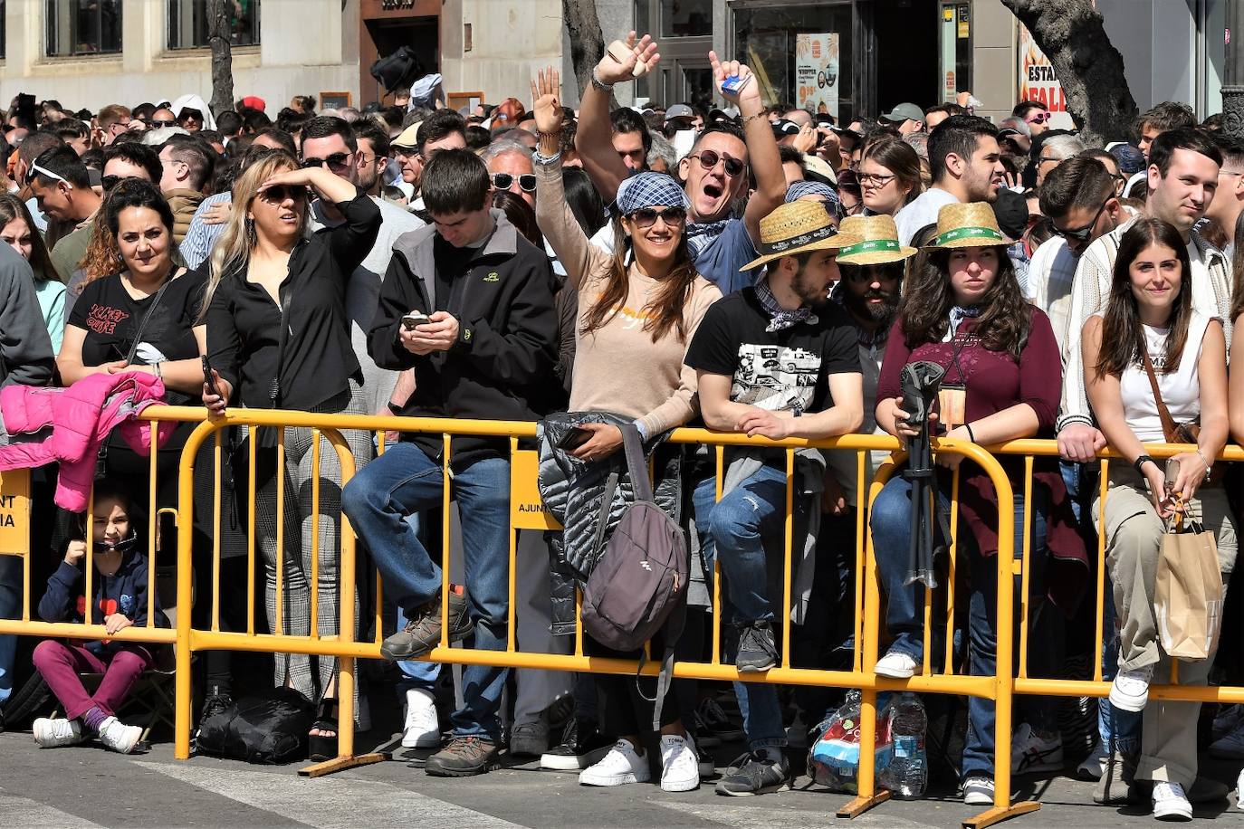 Búscate en la mascletà de este viernes 17 de marzo