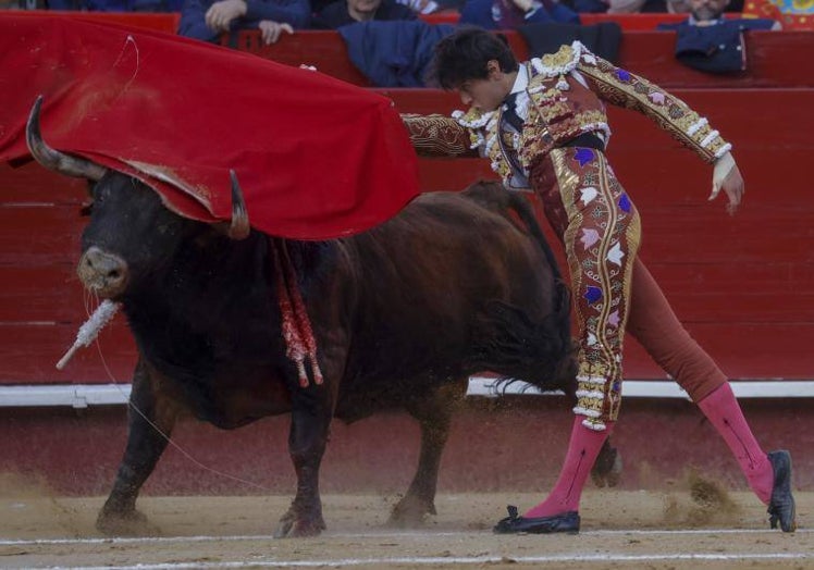 Roca Rey, esta tarde, en la plaza de toros de Valencia.