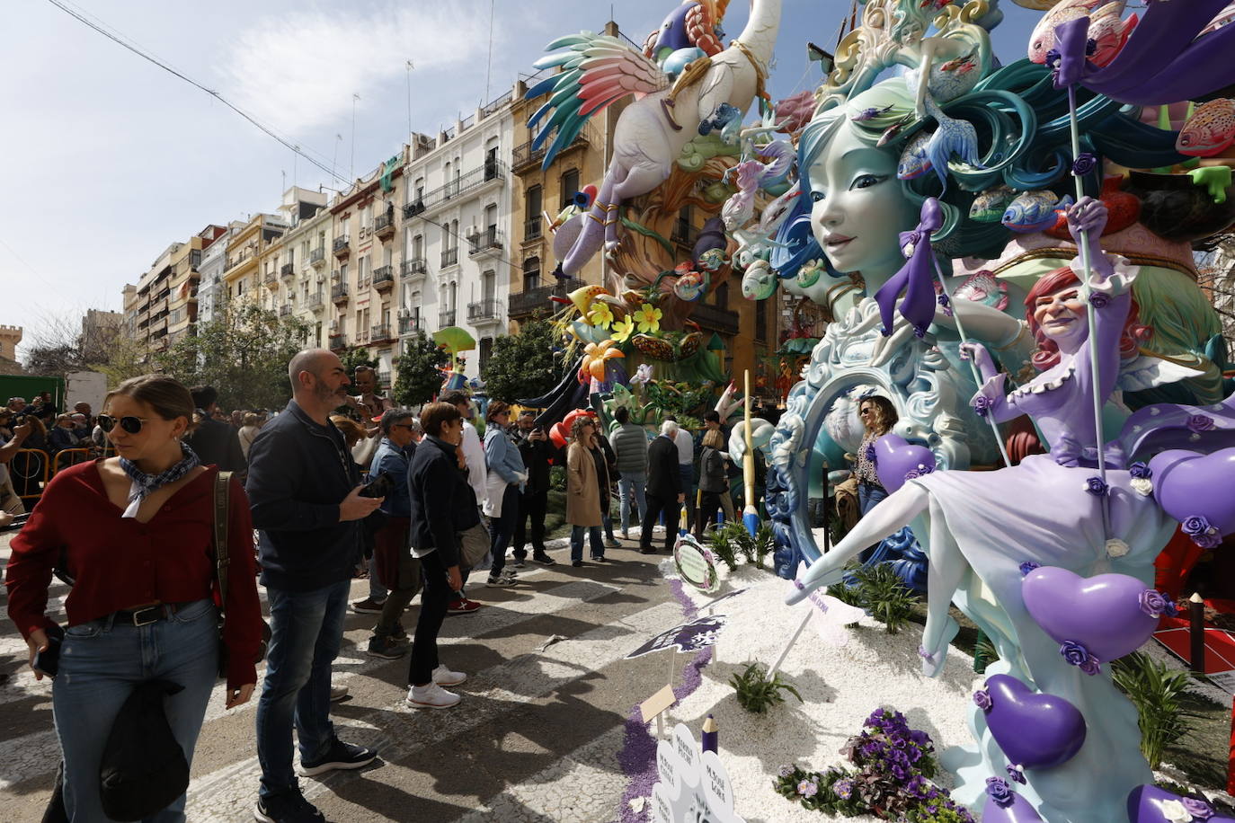 El público no se pierde el primer premio de las Fallas 2023