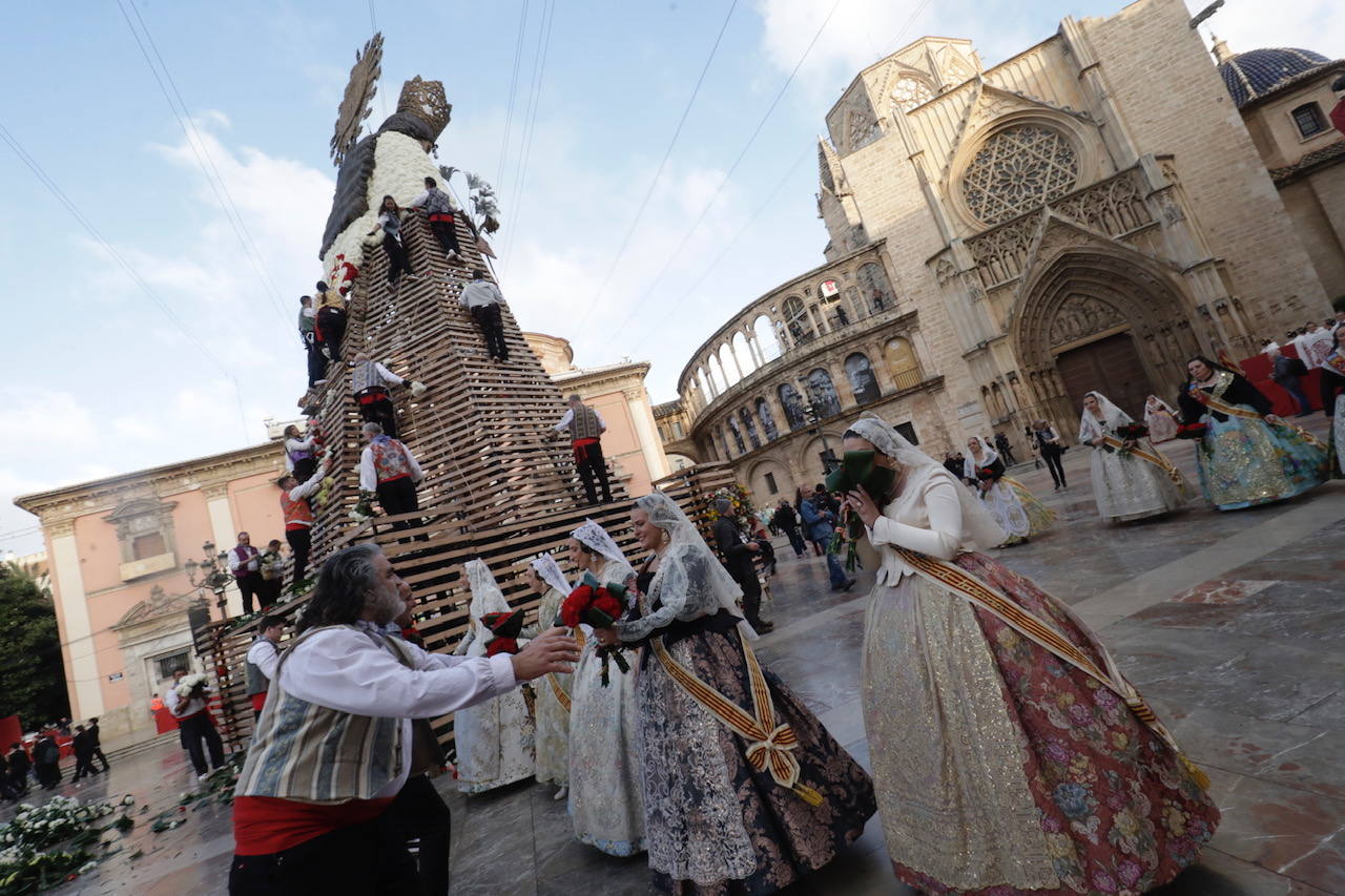 Búscate en la Ofrenda de las Fallas 2023: viernes 17 de marzo