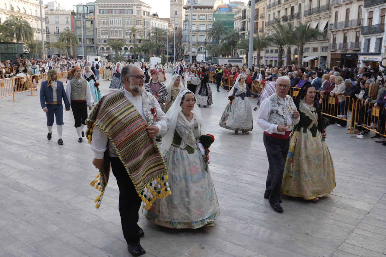 Búscate en la Ofrenda de las Fallas 2023: viernes 17 de marzo