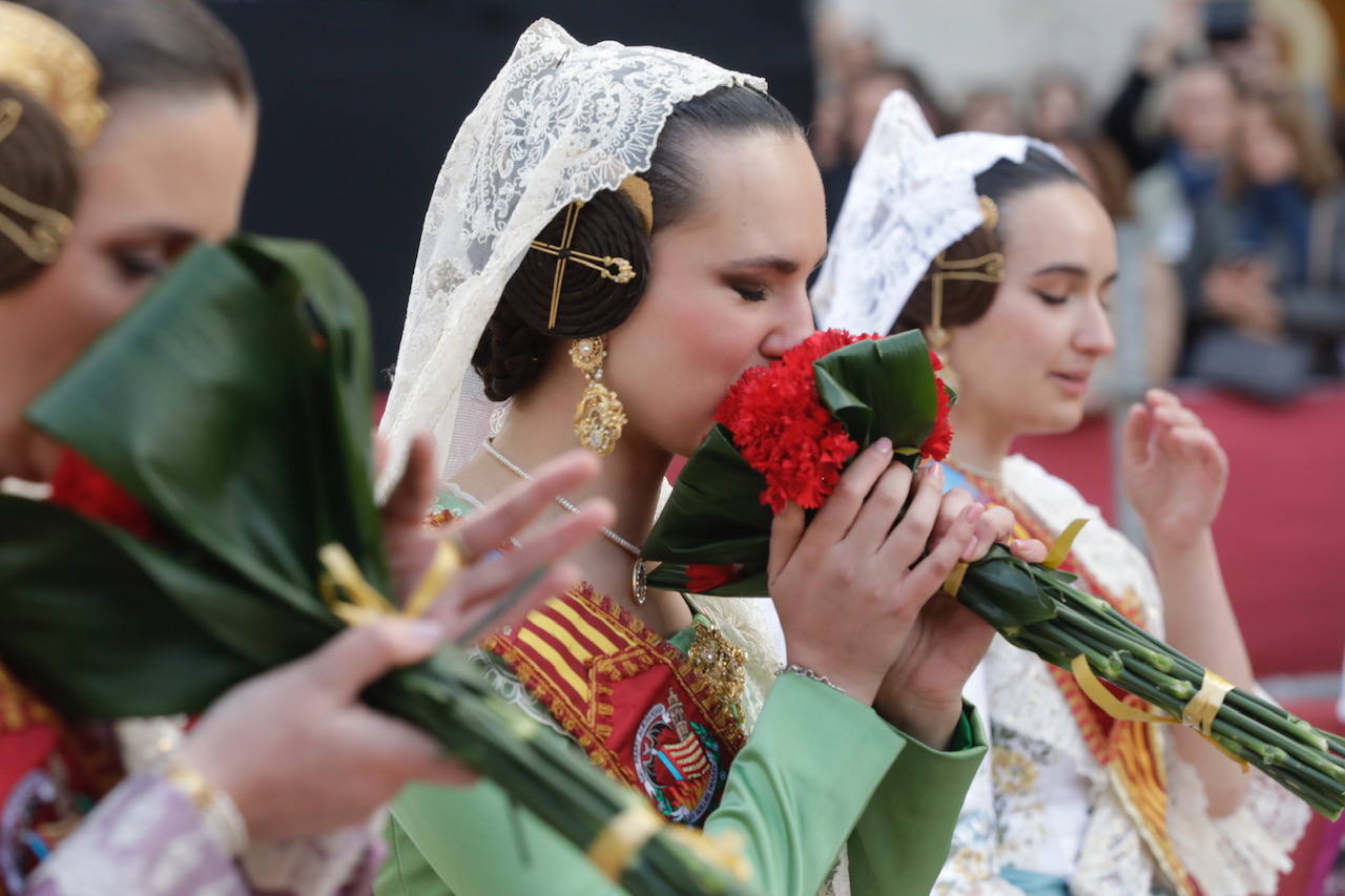 Búscate en la Ofrenda de las Fallas 2023: viernes 17 de marzo