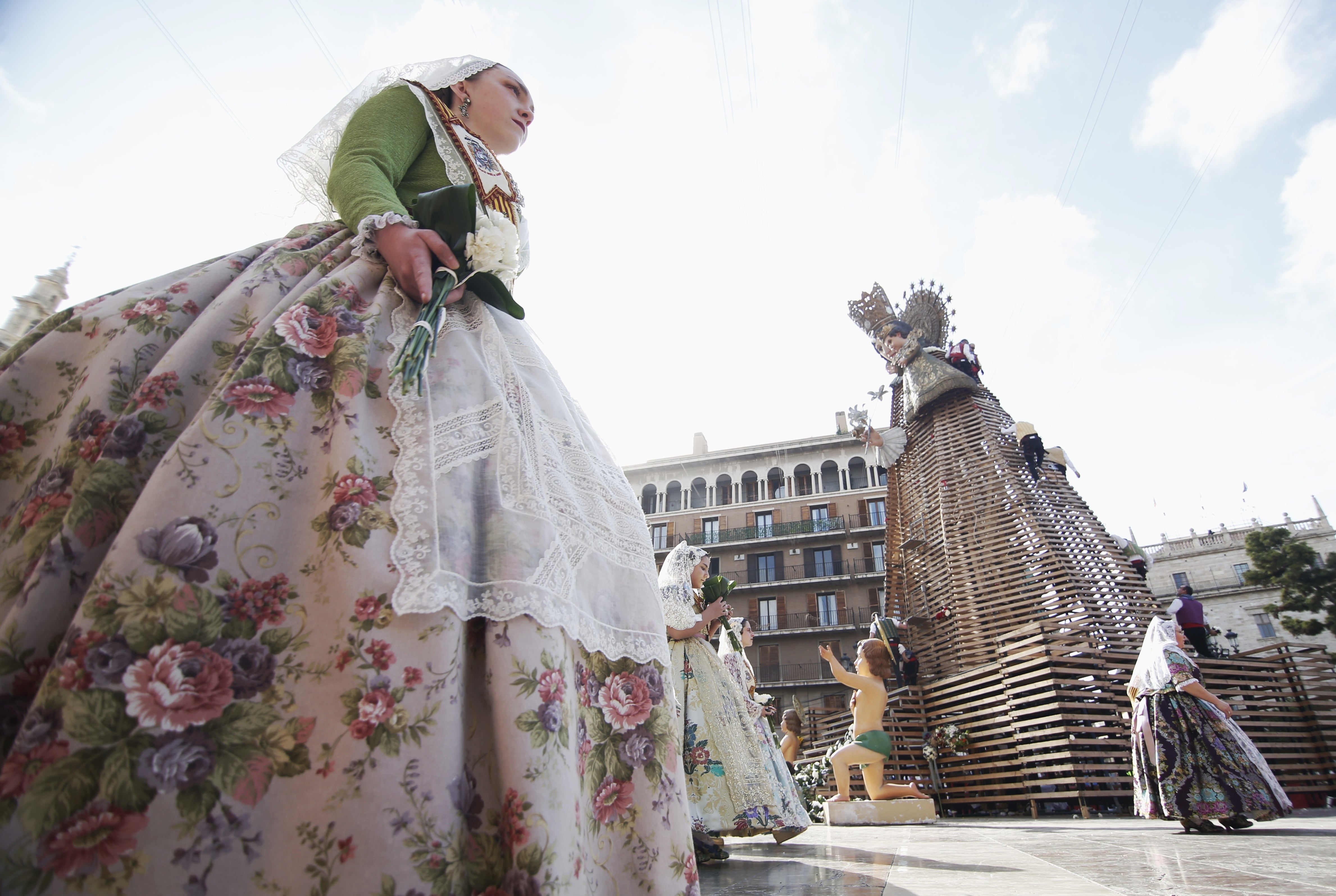 Búscate en la Ofrenda de las Fallas 2023: viernes 17 de marzo