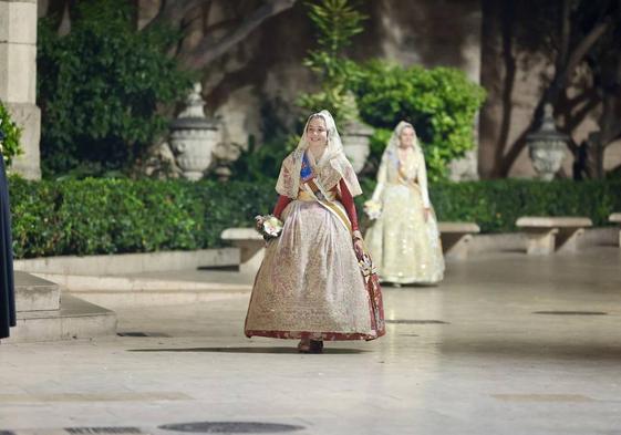 Emoción en la fallera infantil de Valencia, Paula Nieto.