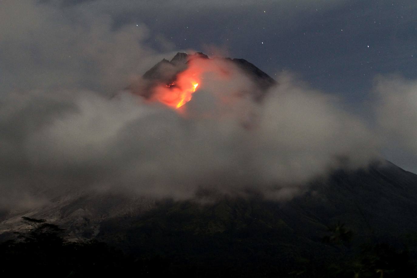 Las impactantes imágenes de la erupción del volcán Merapi, en Indonesia