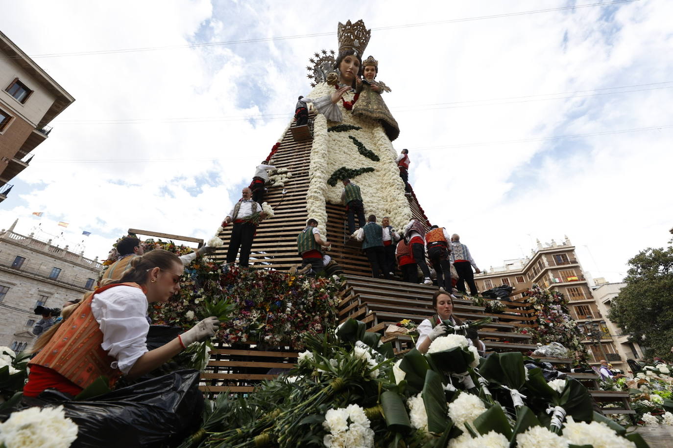 Búscate en la Ofrenda de Fallas del sábado 18 de marzo de 2023