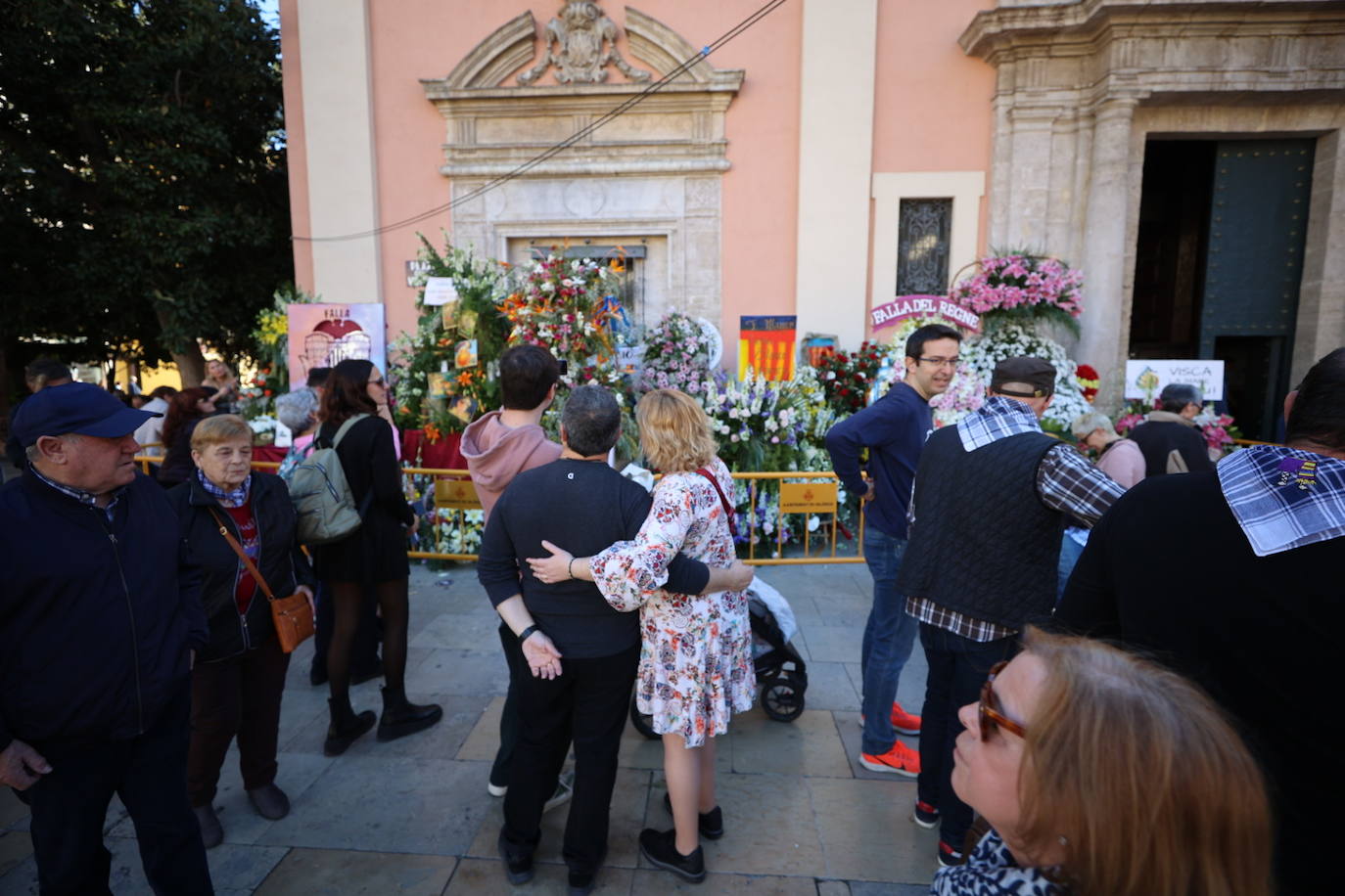 Los valencianos ya disfrutan del manto de la Madre de Déu