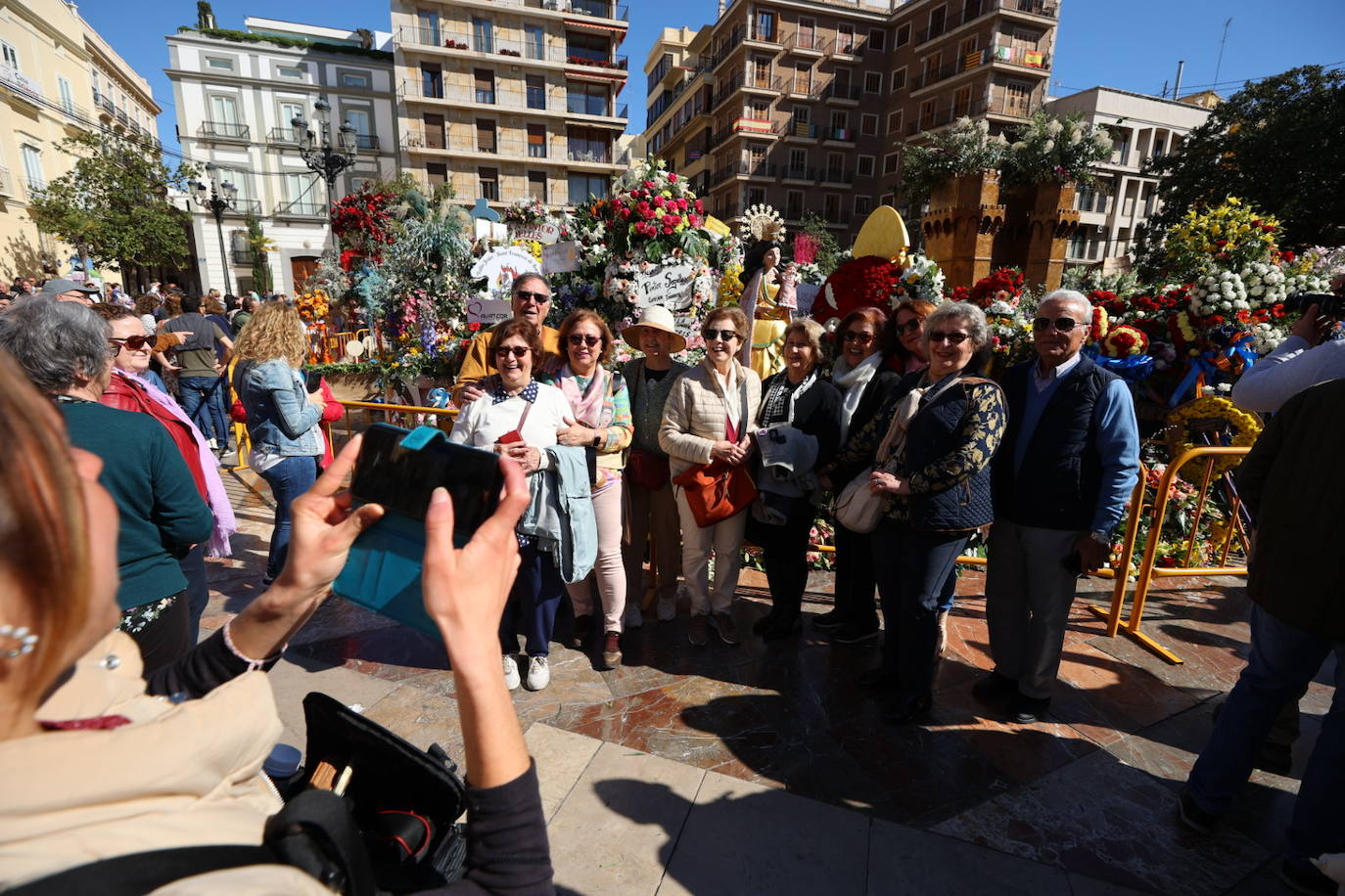 Los valencianos ya disfrutan del manto de la Madre de Déu