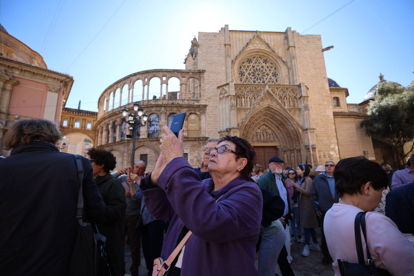 Los valencianos ya disfrutan del manto de la Madre de Déu