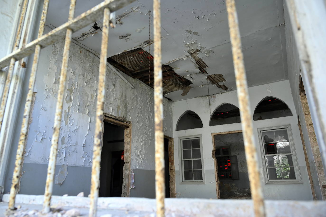 La casa abandonada de Fayrouz, cantante libanesa y musa de Macron