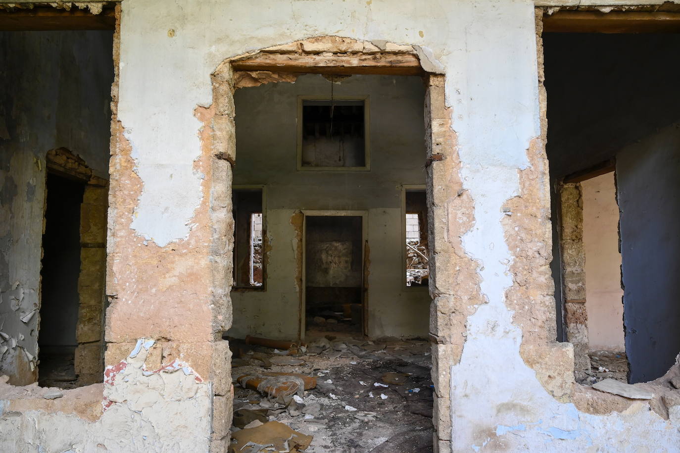 La casa abandonada de Fayrouz, cantante libanesa y musa de Macron