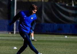 Campaña, sobre el verde de la Ciudad Deportiva de Buñol