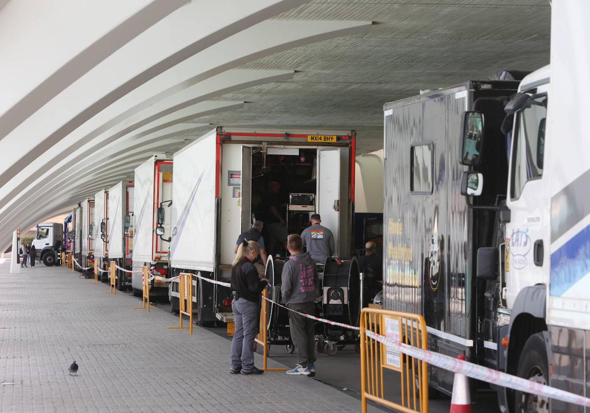 Camiones ocupan el recinto de Santiago Calatrava para el rodaje de la serie de Lucasfilms.