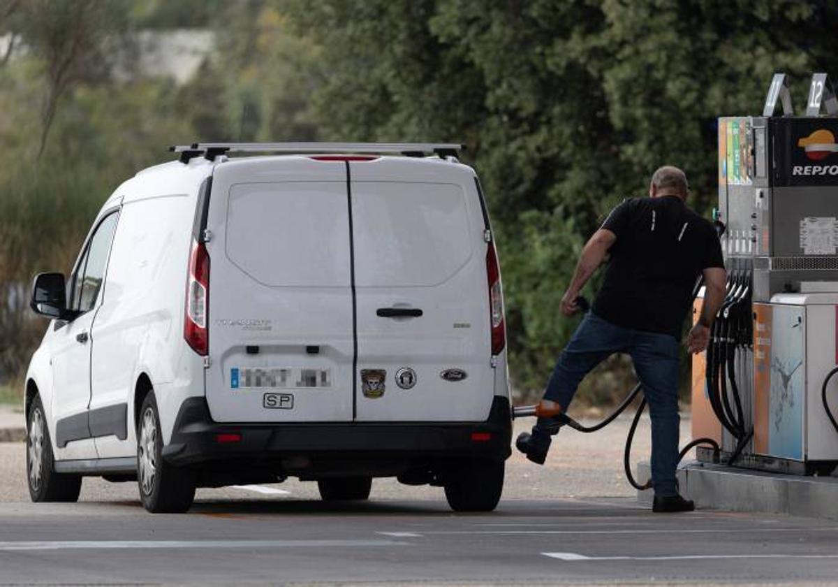 Repsol informa de qué hará con el descuento de 10 céntimos por litro de gasolina